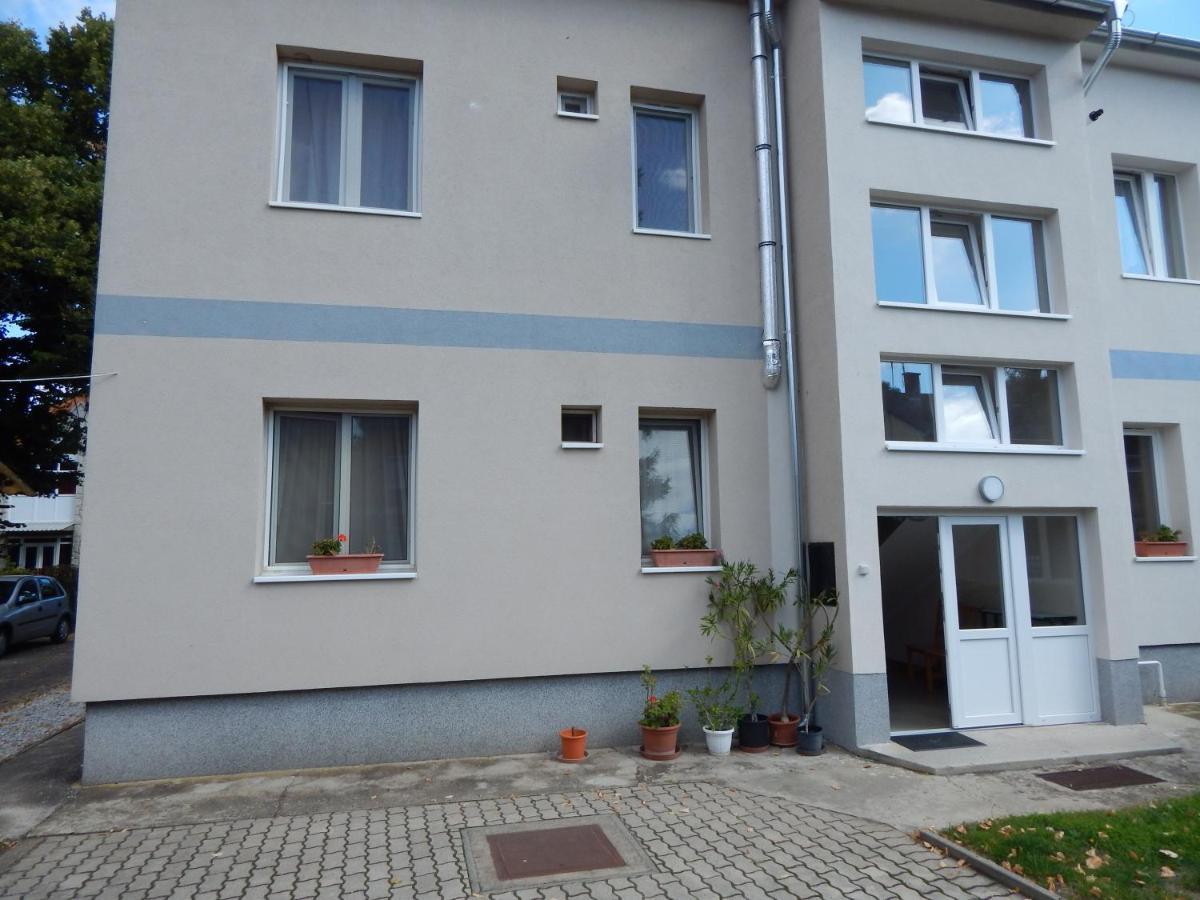 Hajdú Vendégház Hajduszoboszlo Exterior foto