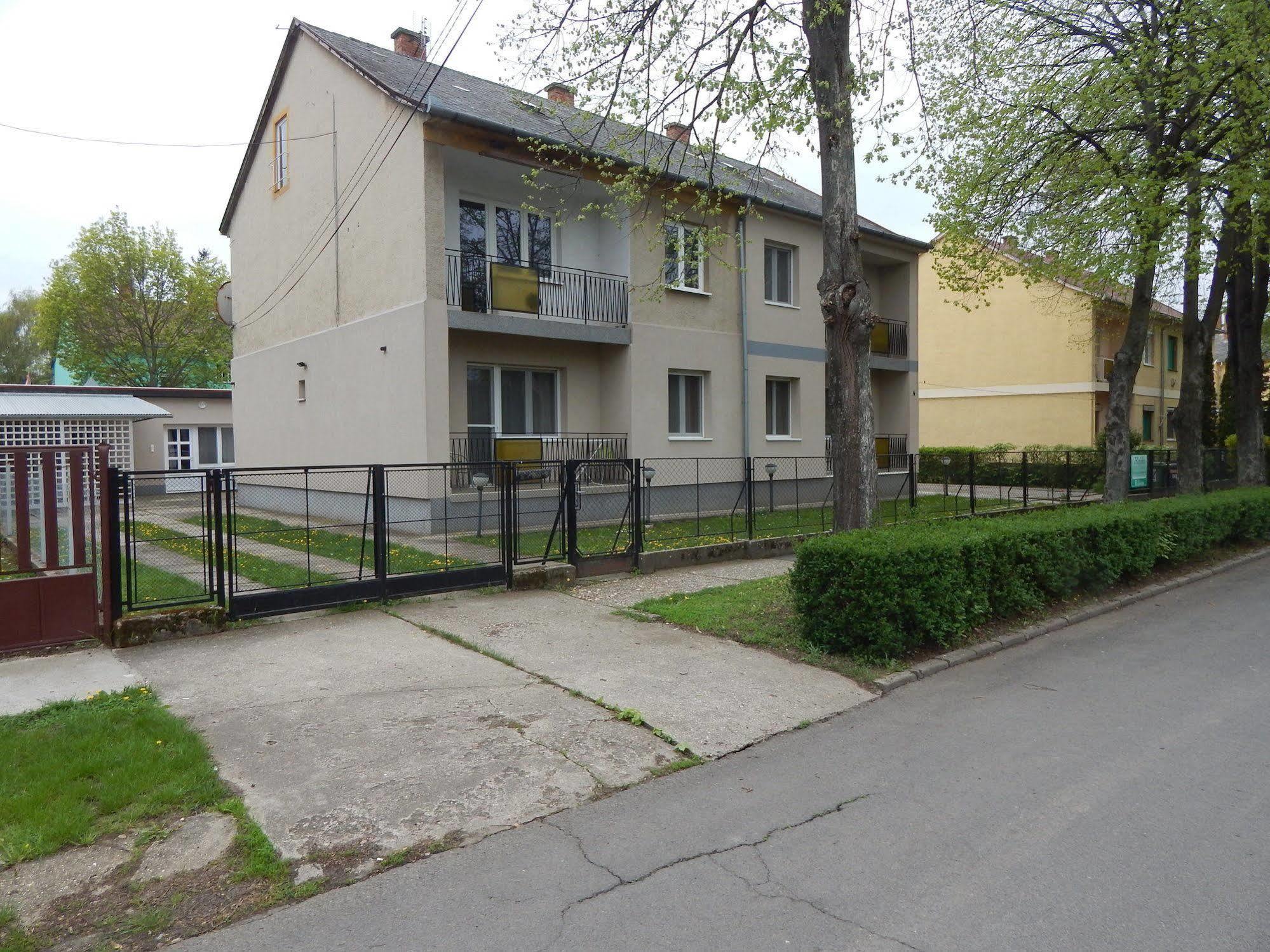 Hajdú Vendégház Hajduszoboszlo Exterior foto